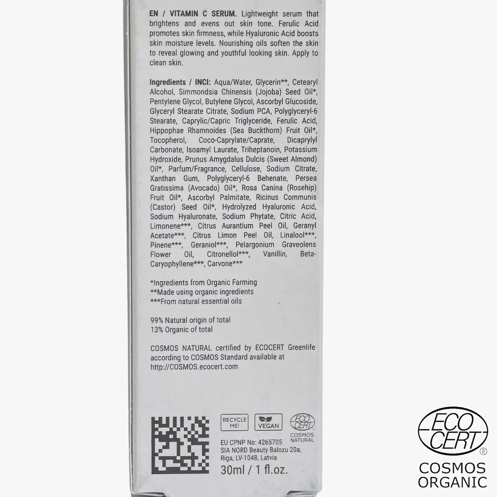 SKINØ Nordic Glow Serum Vitamin C Serum 30ml baksida – ingredienslista med ferulinsyra, hyaluronsyra, nyponolja och avokadoolja, 99% naturligt ursprung, COSMOS NATURAL ECOCERT vegansk.
